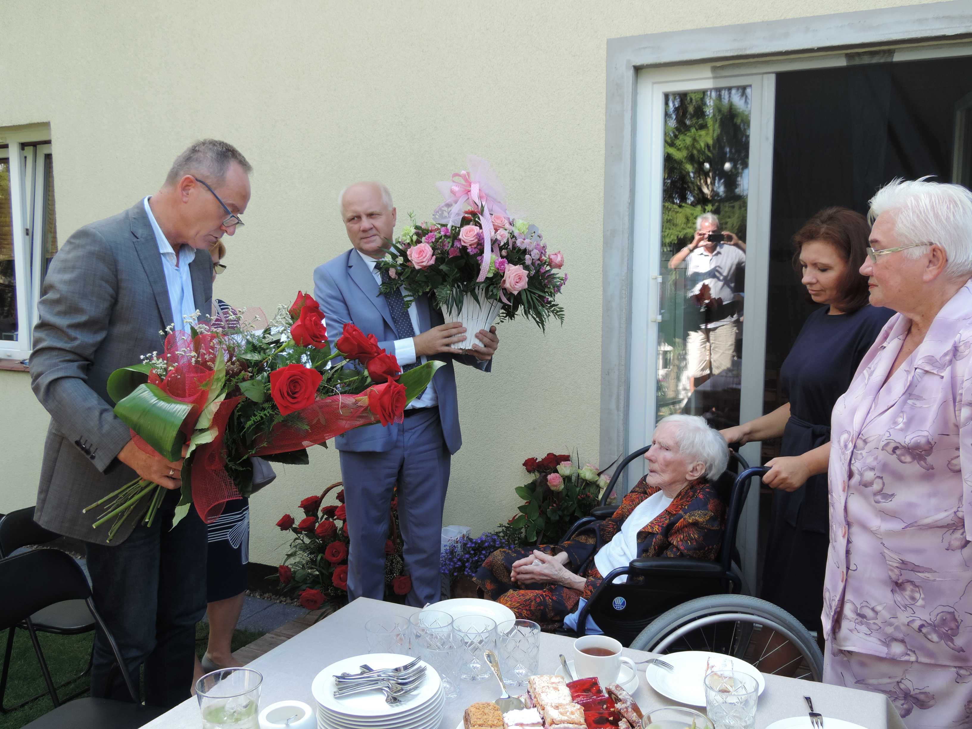 tl_files/magazyn/OGLOSZENIA/100 1.JPG